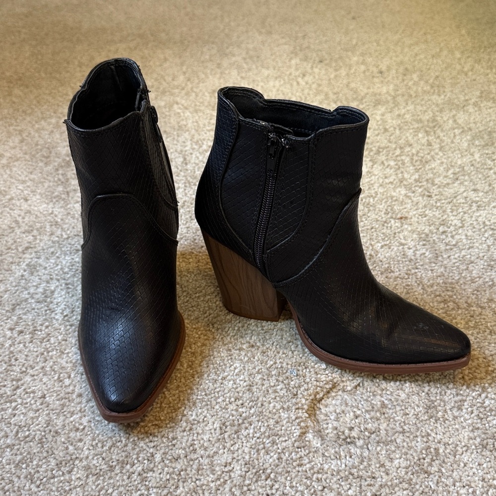 Qupid Black Heeled Booties
